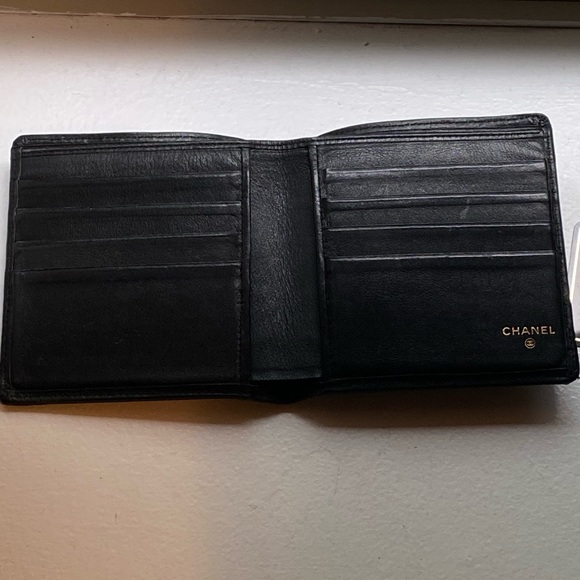 Chanel Black Lambskin Quilted Bifold Wallet - Picture 2 of 16